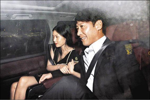 黑巨茎大战欧美夫妇浜激情碰撞，震撼视觉盛宴，引爆全网热议狂潮