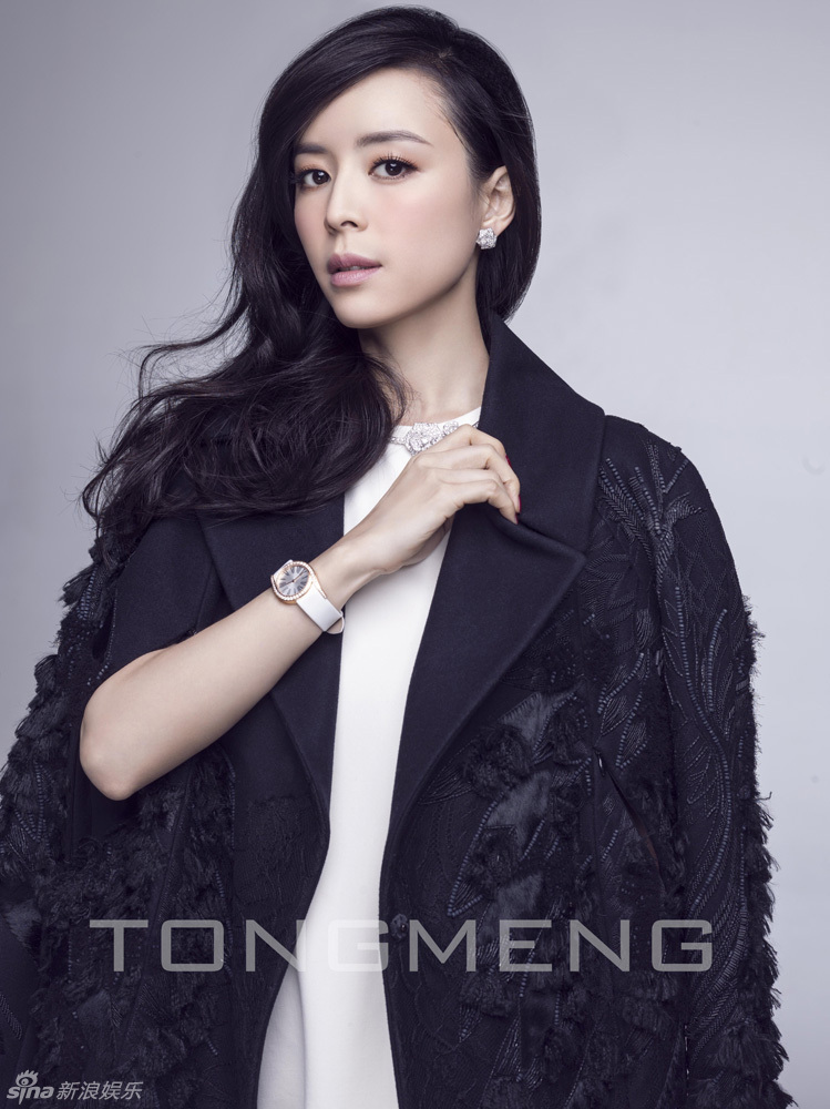 成熟丰满少妇魅力无限，风情万种惹人爱，尽显女性优雅与自信