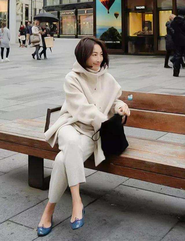 国产老熟女的诱惑浜引发热议，风情万种魅力四射，中年女性独特韵味成焦点