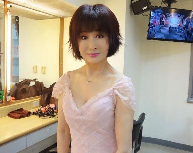 2.玩弄老熟女69XXX浜，深夜放纵，欲望交织，熟女诱惑无法抵挡