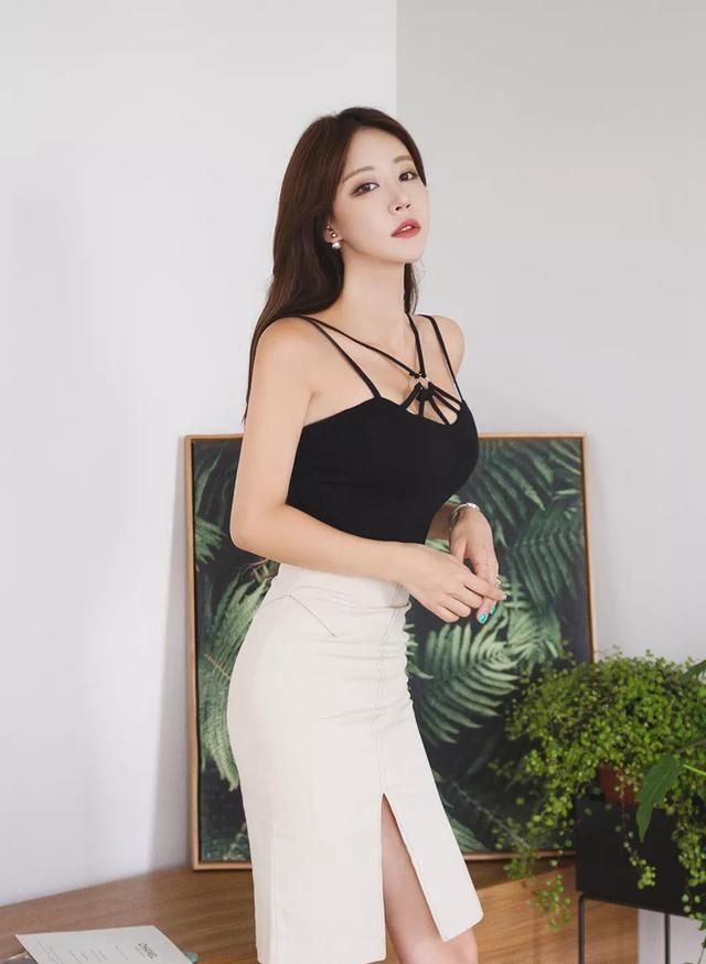 淫秽色熟女诱惑写真 大胆撩人，性感火辣，熟女风情尽显