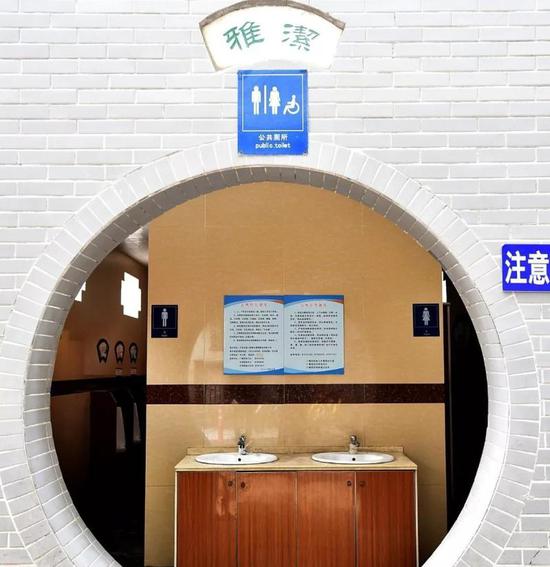 中国厕所革命引发热议，厕所改造提升民生，toiletfuckchina浜成焦点话题