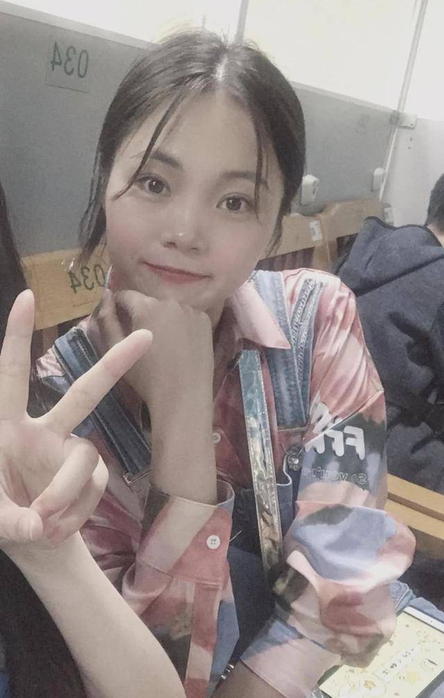 国产女学生一级A片浜引发热议，校园题材争议不断，观众评价两极分化