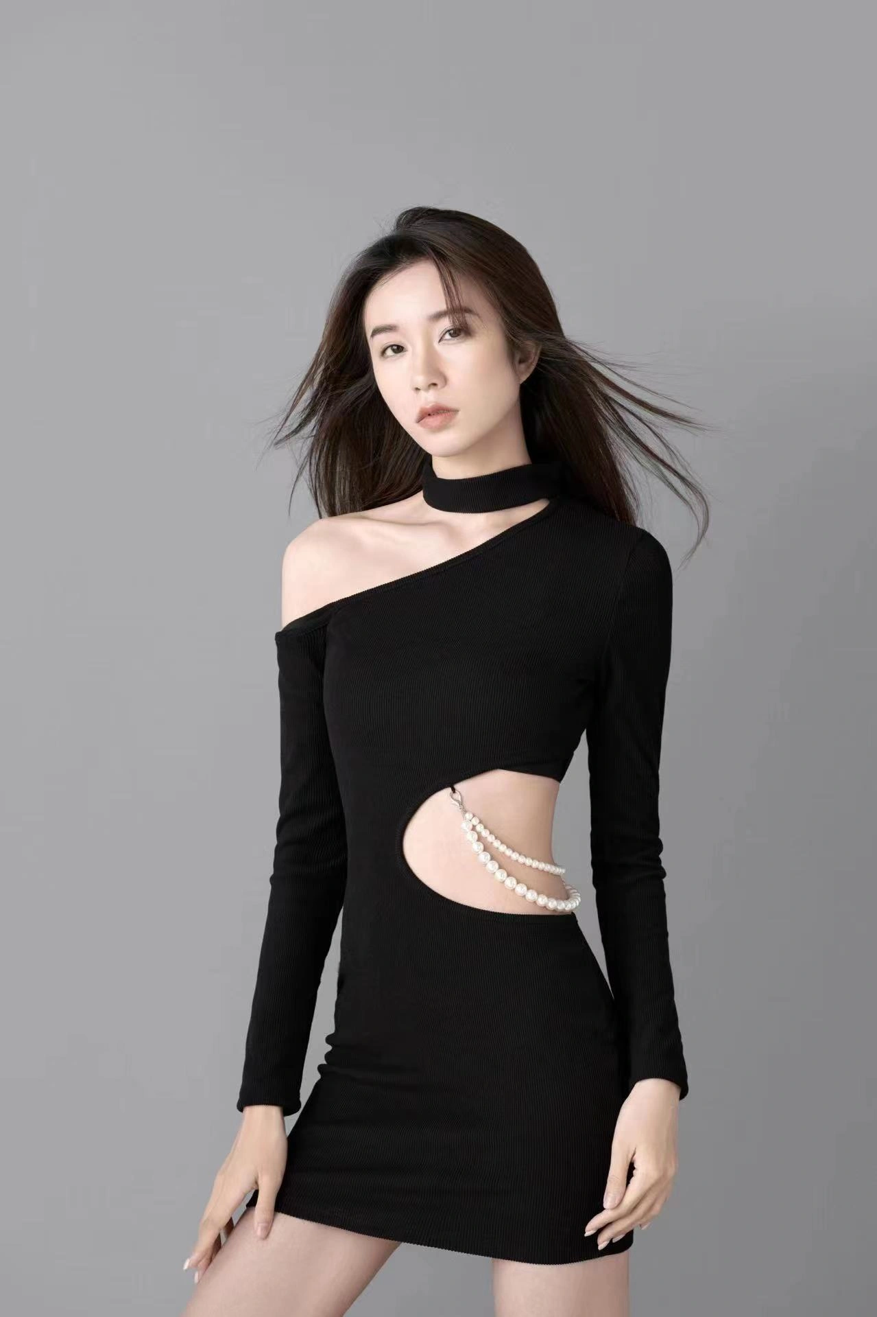 2.光溜溜的美女视频,绝美画面,性感身材,让人心动不已