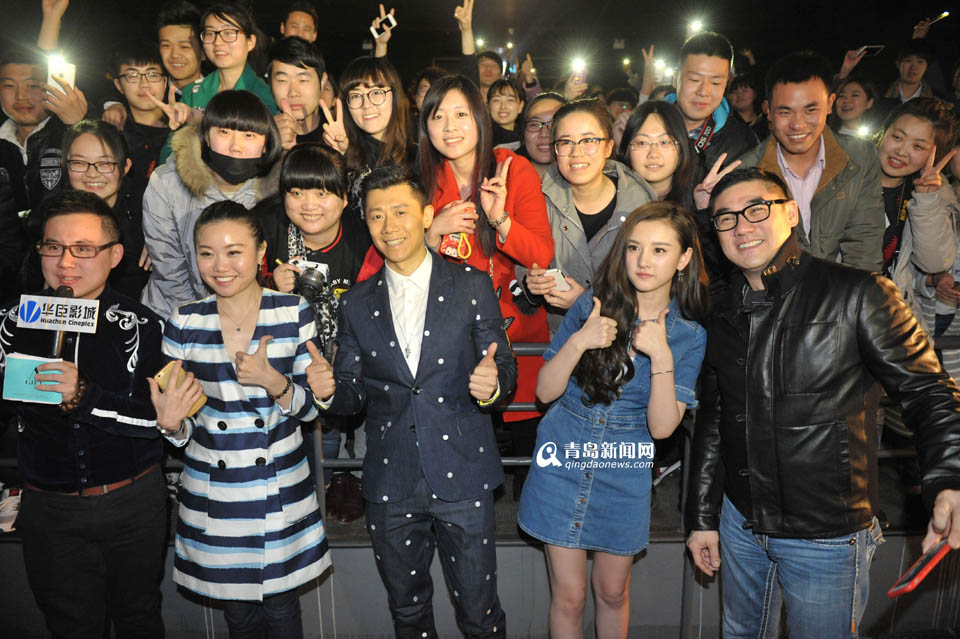2.小猫主动要求戴肛塞尾巴玩，主人惊讶发现它更粘人，逗趣互动逗乐全网