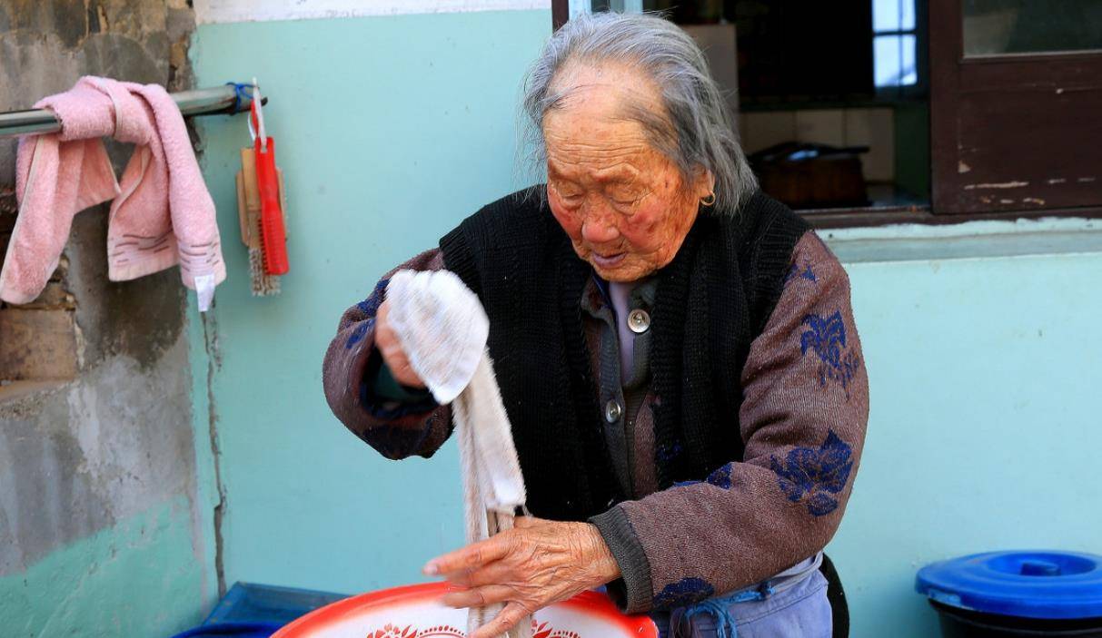 1.一级老太的传奇人生与智慧传承