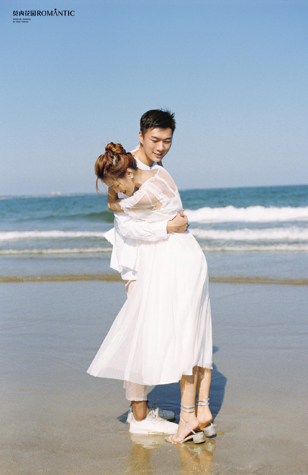 男生为女生精心拍摄的浪漫视频，记录甜蜜瞬间，展现真挚情感
