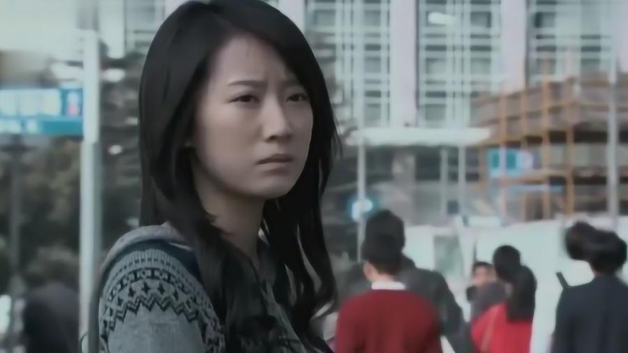 2.女孩纹身全程疼哭浜，扎心瞬间曝光，网友直呼太真实
