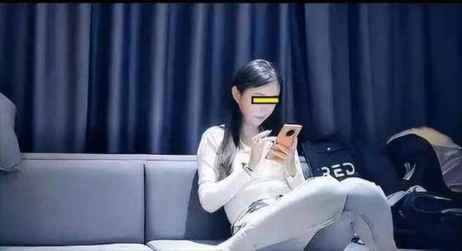亚洲无码AV酒店偷拍事件曝光，真实内幕揭秘，网友热议不断