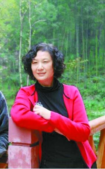 （根据指令内容三生成）初撮八十路高龄老熟女，优雅从容展现成熟美，岁月赋予独特气质与魅力