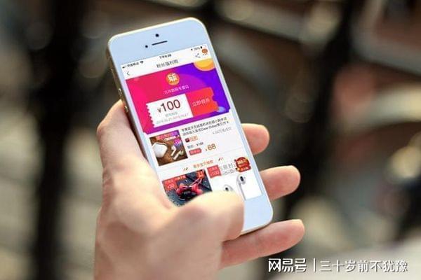 街头精品街拍大忽悠换丝免费浜，时尚达人必备，潮流穿搭指南，省钱秘籍分享