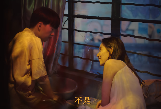 2.女澡堂一级A片裸体浜的隐秘故事，揭露真相，震撼人心