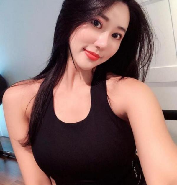 2.无码人妻精品丰满熟人区，深夜诱惑，熟女私密，独家珍藏