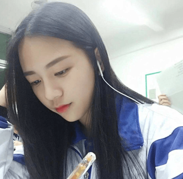 幼稚的初中女生浜，青春校园故事，成长烦恼，友情与梦想，纯真年代