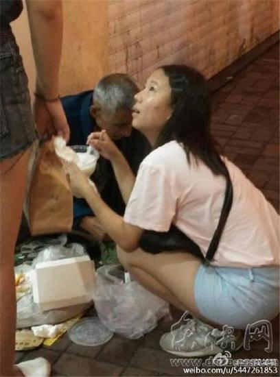 13女学生露屁屁照片浜引发热议，家长呼吁加强监管，学校回应将严肃处理