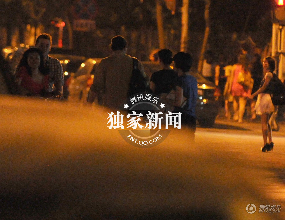 2.欲渴偷媳H无删减浜爱恨交织，禁忌沉沦，深夜秘密绽放