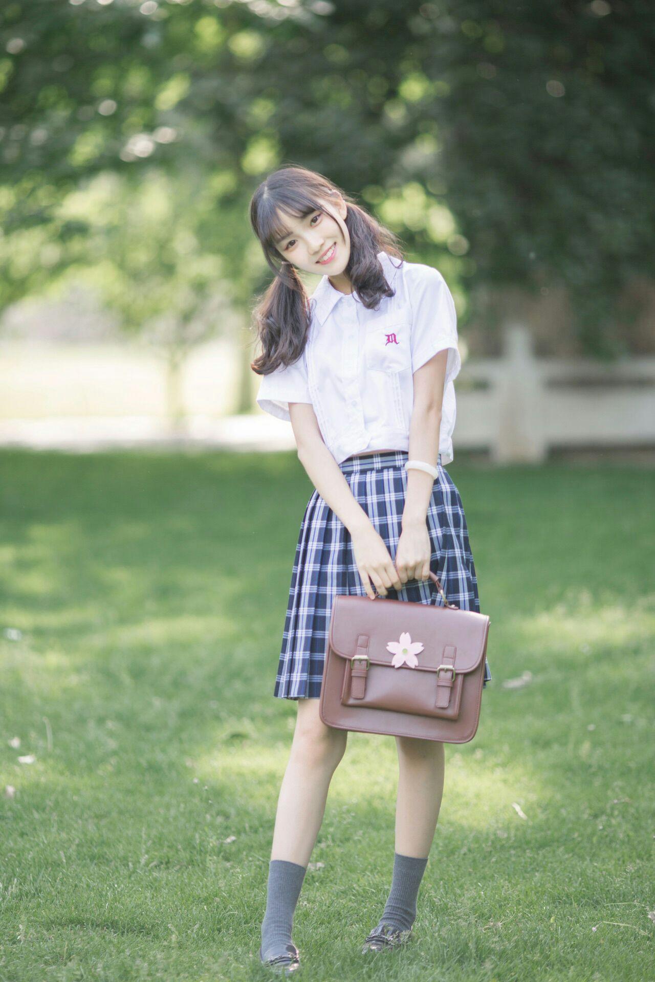 "漂亮的女学生5，青春校园故事，阳光与梦想同行"