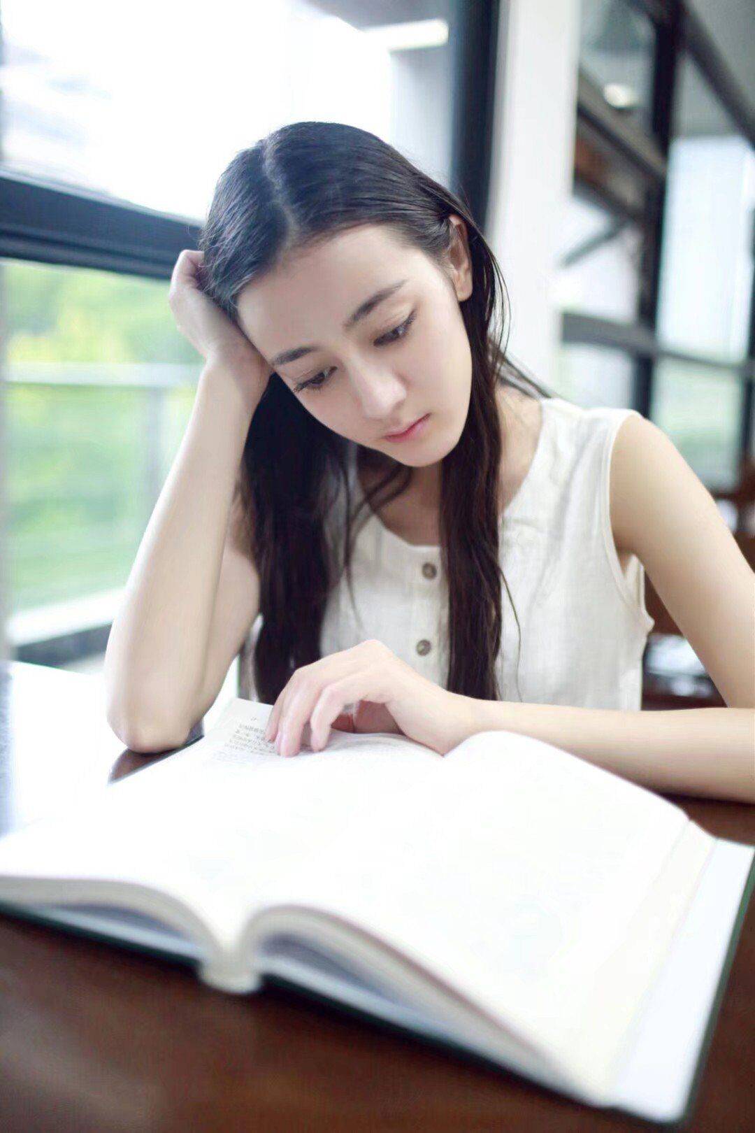 2.青涩少女破苞瞬间，娇羞绽放，疼痛交织，蜕变成长，难忘初夜