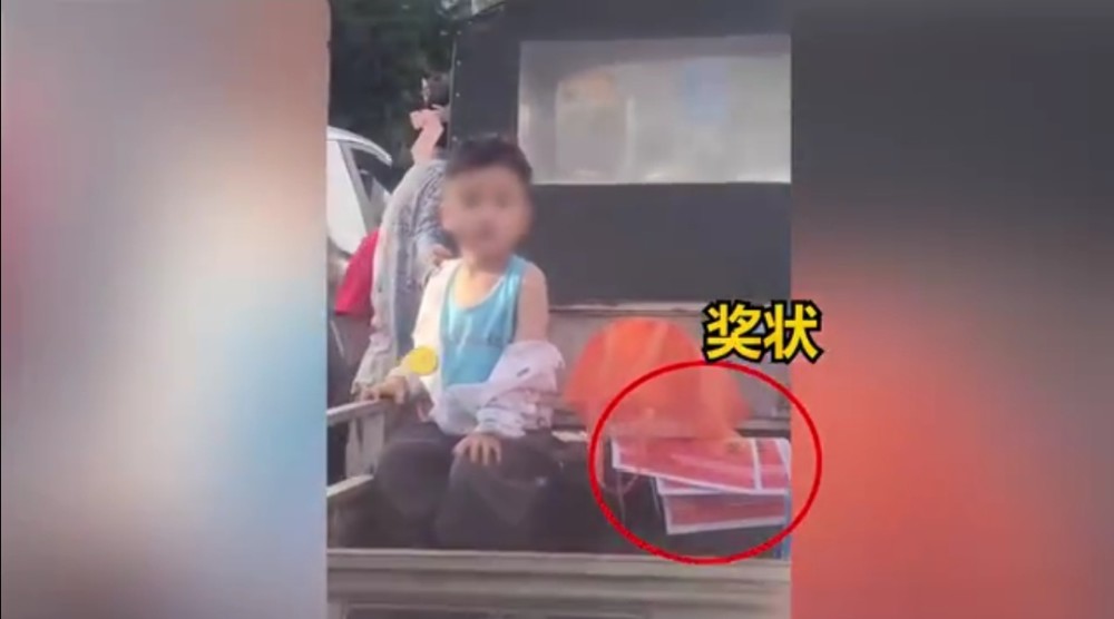 1.年轻人操老太太视频引发热议