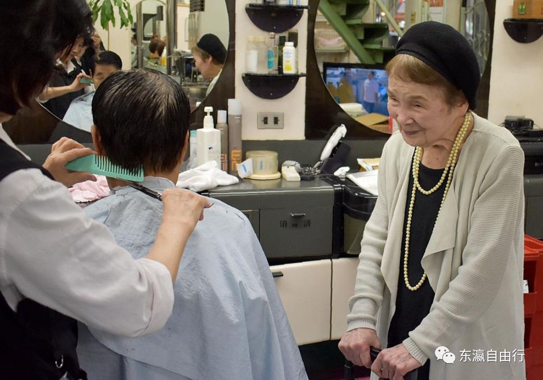 2.老太婆浜理发店，传统技艺，剪出丰满秀发，体验复古风情