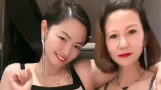 亚洲老熟女视频动人瞬间，魅力不减，岁月沉淀优雅风情