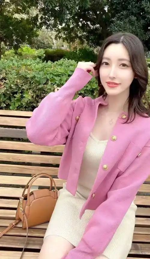 熟妇丰满人妻的诱惑，温柔体贴惹人爱，风情万种勾人心