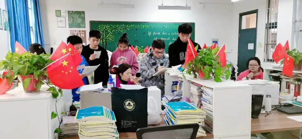 日本老师毛茸茸的温暖课堂，探索治愈系教学，感受独特魅力