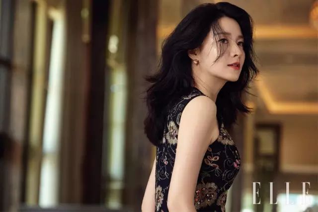 国产亚洲老熟女风采依旧，魅力不减当年，岁月沉淀优雅气质