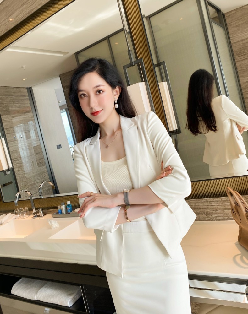 强伦轩办公室女教师HD高清实拍，展现职场魅力，优雅与专业并存