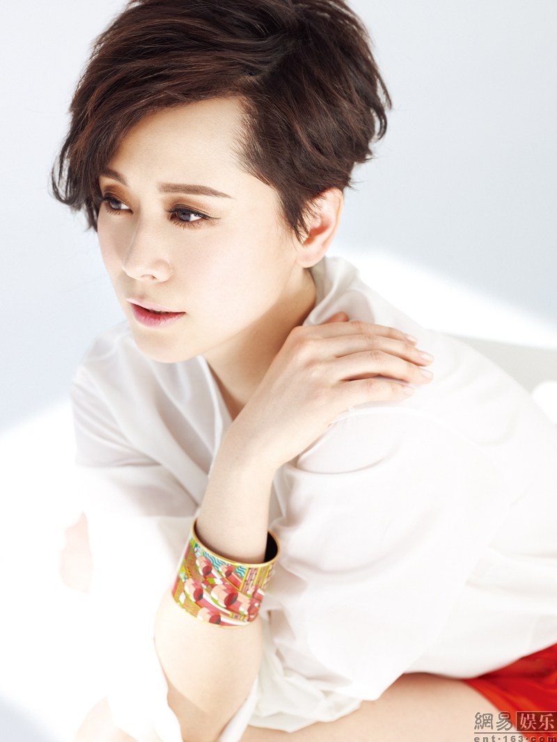 大胆陈丽佳勇敢追梦展现真我风采，她的故事激励人心，传递正能量与希望