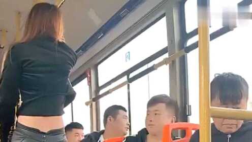公交车与少妇泬泬邂逅车厢暧昧情愫，颠簸路途，欲说还休