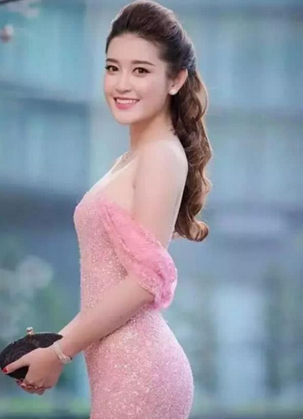 Asian女人史诗般美丽瞬间，展现独特魅力，优雅与力量并存