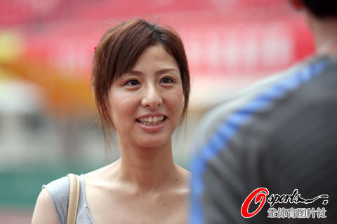 中国精品人妻久久久魅力绽放，温柔贤惠惹人怜，幸福家庭守护者