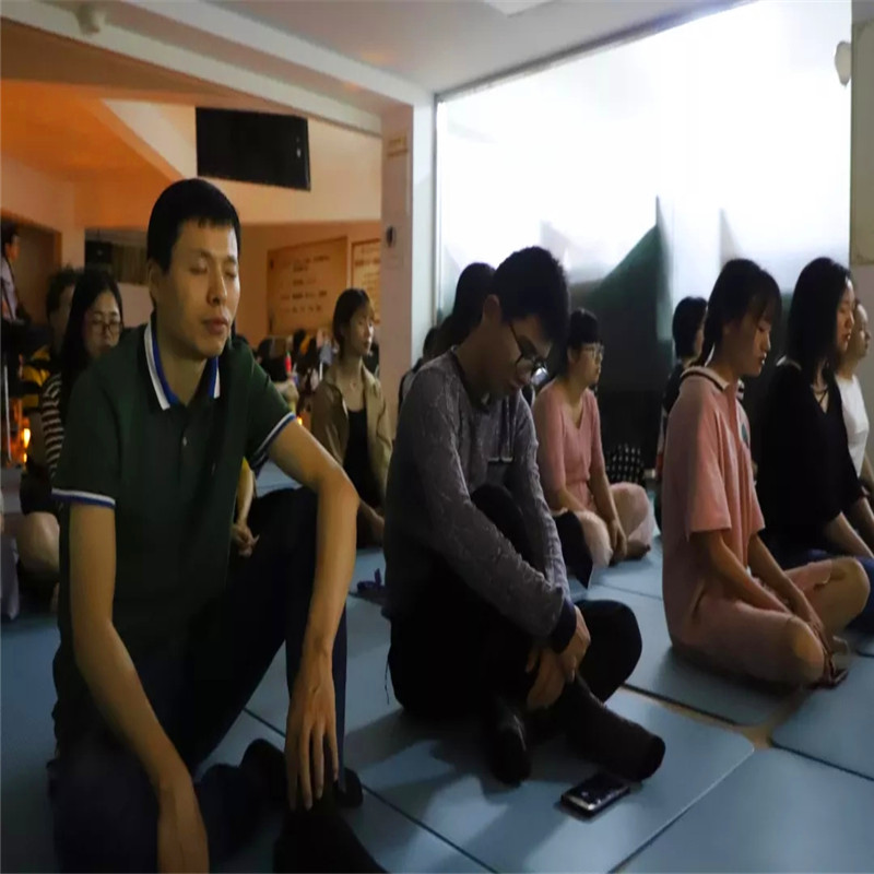2.探索日韩裸体瑜伽，感受身心解放，体验独特魅力