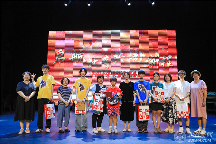 2.婷婷浪潮av丁香,青春绽放,美丽永恒,梦想起航的璀璨篇章