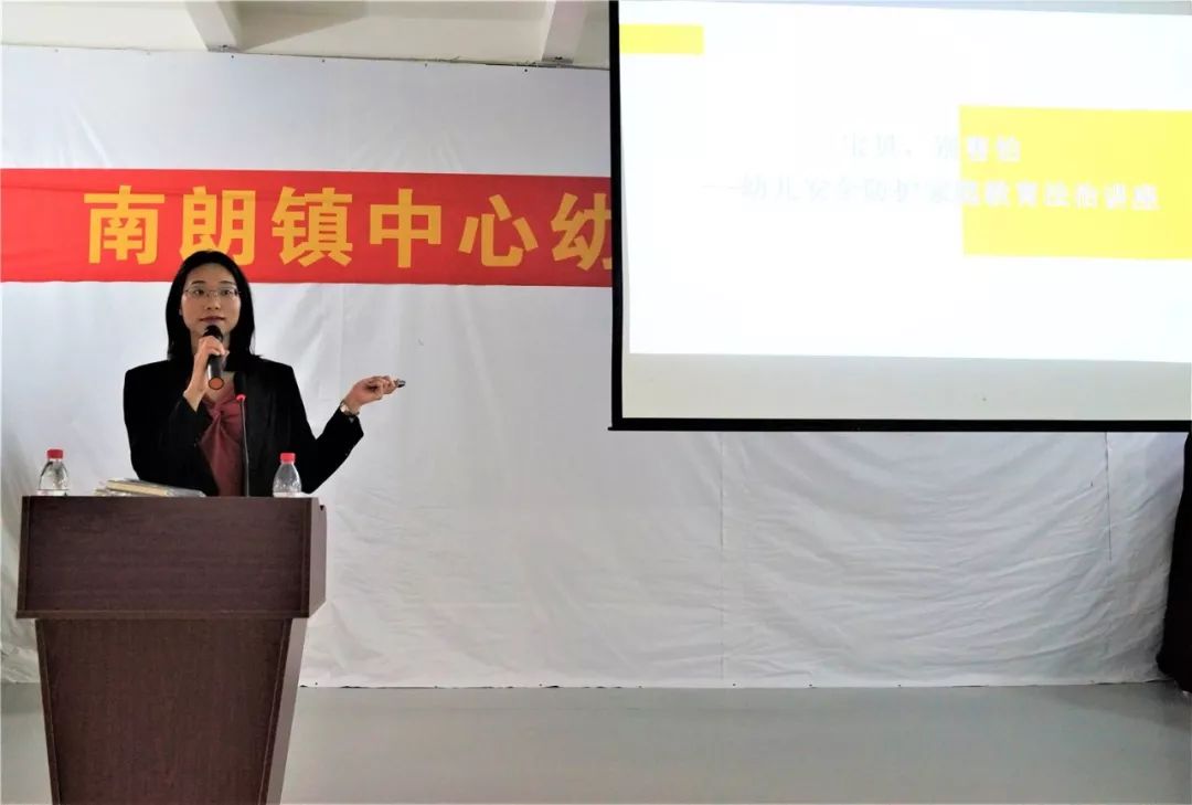 15岁男生自慰视频遭偷拍网络疯传，家长警惕青少年隐私安全，专家呼吁加强网络监管