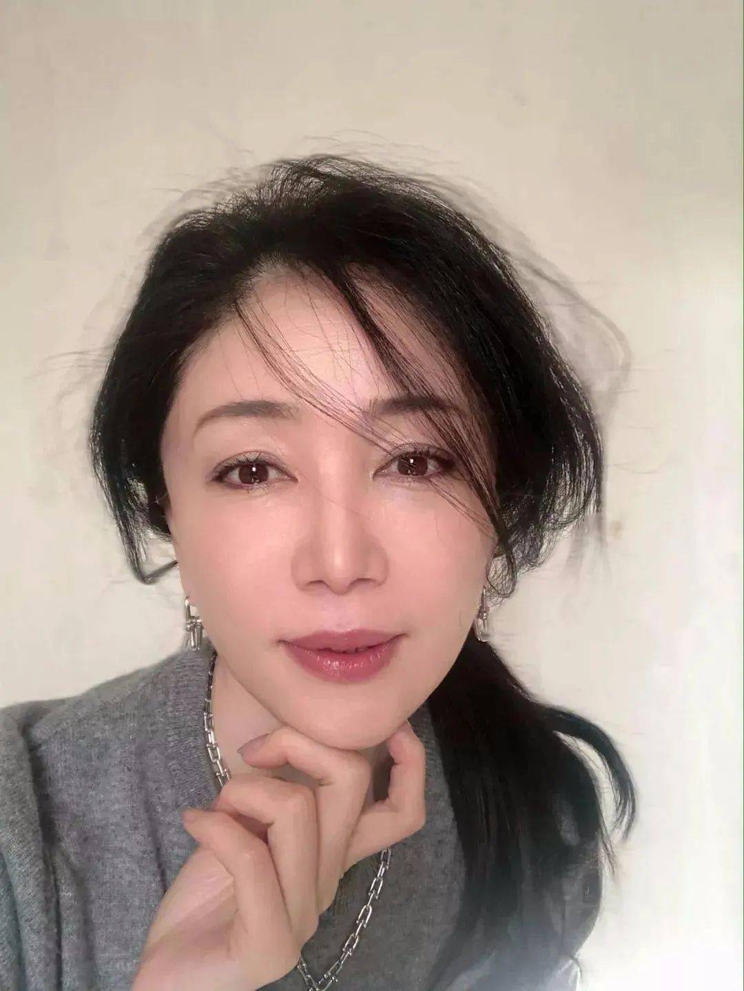 日本真人浜崎真绪30分钟视频，高清无码精彩片段，独家放送中