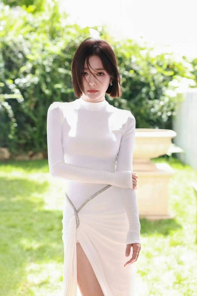 亚洲熟女少妇浜风情写真，魅力无限，成熟韵味，性感诱惑