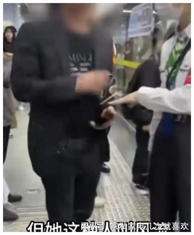 野外勾搭大爷做爰视频曝光，真实记录引发热议，网友直呼太疯狂