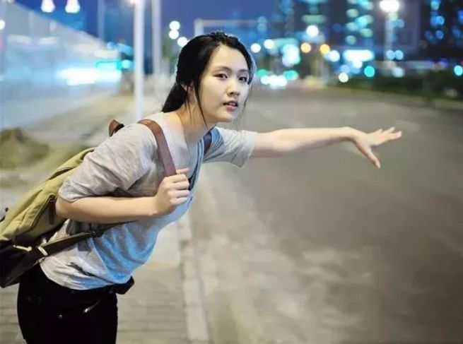 一本色婷婷的浪漫故事，青春与梦想交织，绽放独特魅力