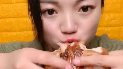 粗大肉大捧一进一出好爽让人欲罢不能，体验极致快感，享受激情瞬间