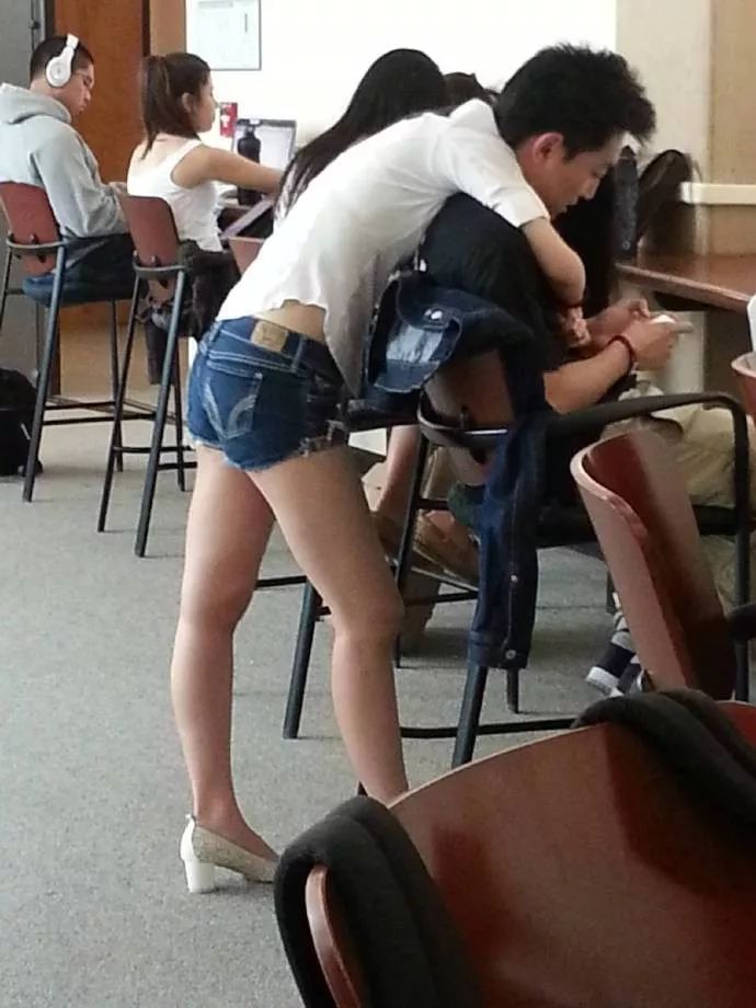 少妇浜一级片惊艳演绎，深情剧情扣人心弦，欲望与情感交织