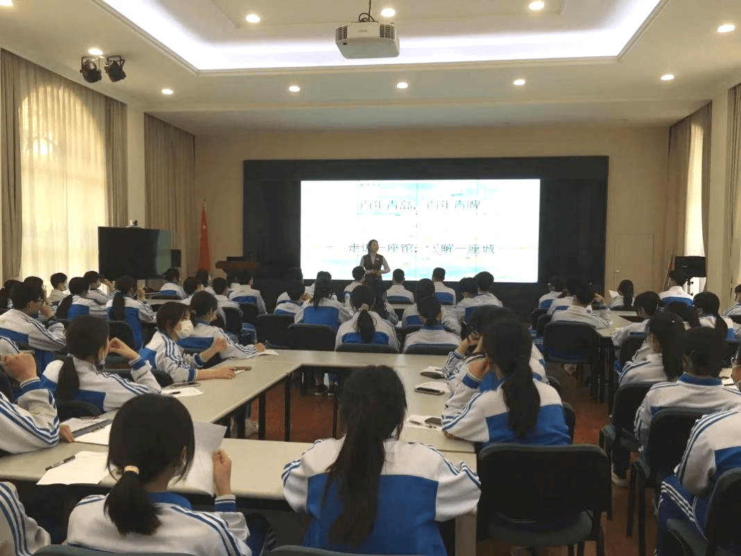 男生把困困放在女人困困里视频浜引发热议，网友疯狂转发，创意互动瞬间爆红网络