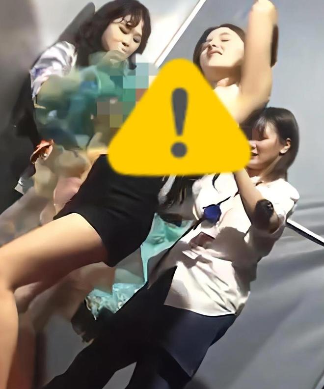 免费学生裸体视频无马塞克浜曝光，校园隐私泄露引热议，家长呼吁加强网络监管