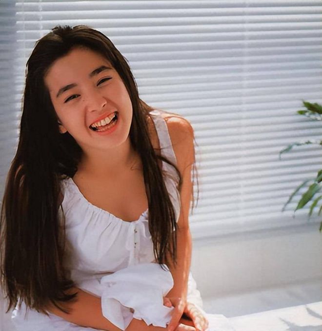 日本少妇BBBB裸交写真曝光，性感身材引热议，网友疯狂点赞