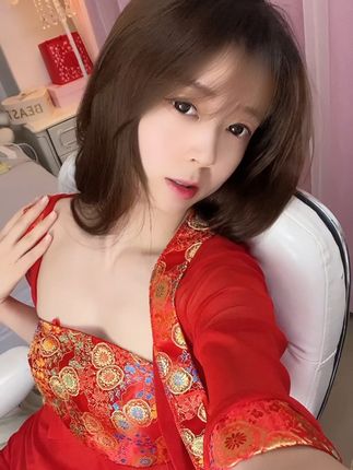 张柏芝一级裸体A片引热议，网友热议其早年作品，探讨娱乐圈尺度变迁