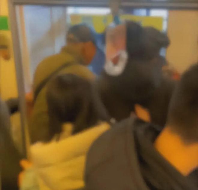 1.人与拘牲交视频播放引发热议