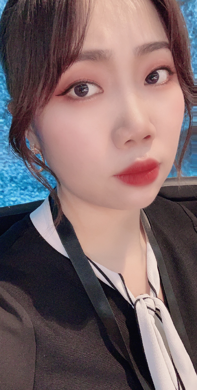 2.四川暴躁少女勇敢追梦,坚韧不拔,活出真我风采