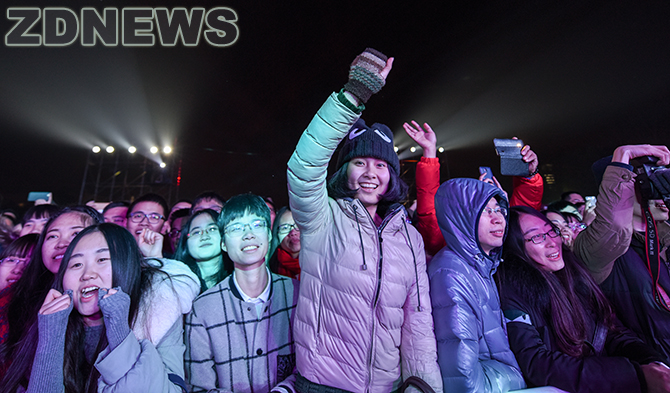 美女大乱交激情派对，火热上演，多位女神倾情加盟，引爆全场狂欢夜