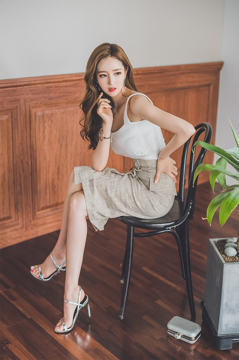 亚洲熟女裸体浜风情写真，海滩魅影尽显成熟韵味，性感诱惑无法抵挡